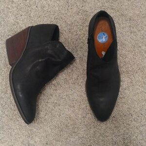 -Lucky Brand Sausil soft black leather chunky heal side zip booties